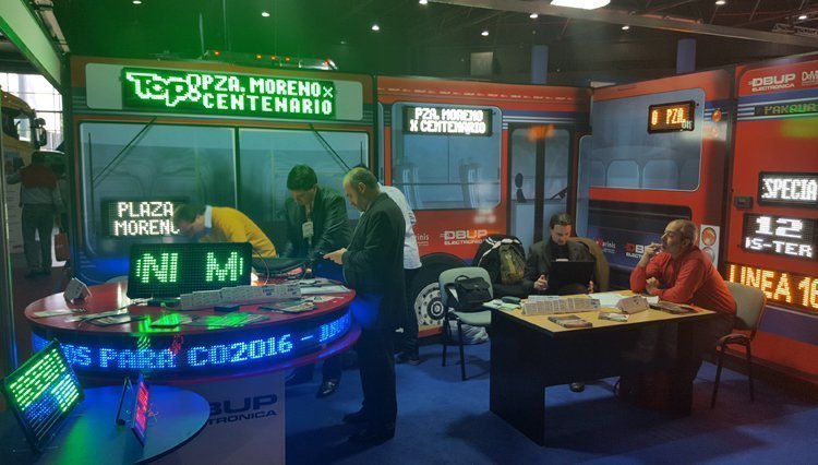 DBUP se presentó con un stand muy colorido.