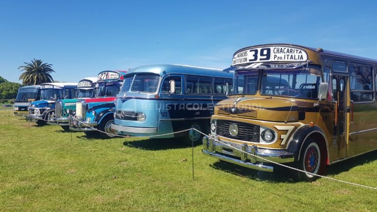 Autoclásica 2025: Un viaje al pasado en Colectivos Antiguos