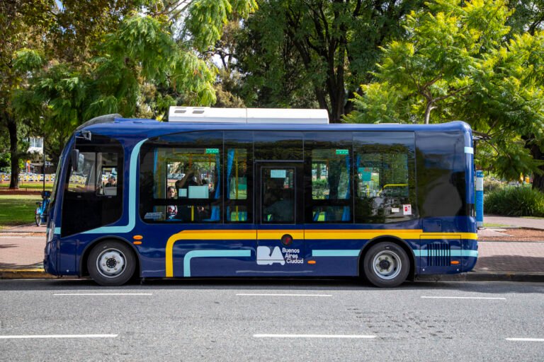 Del bondi tradicional al e-bus: cómo cambia la experiencia de viajar